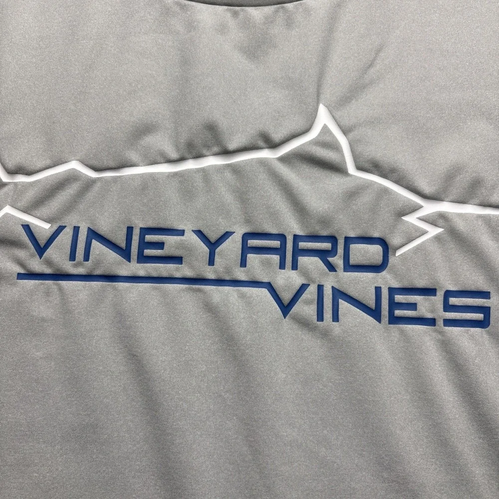 Vineyard Vines Performance Mens Medium Gray White Spell Out Logo Pullover Fish